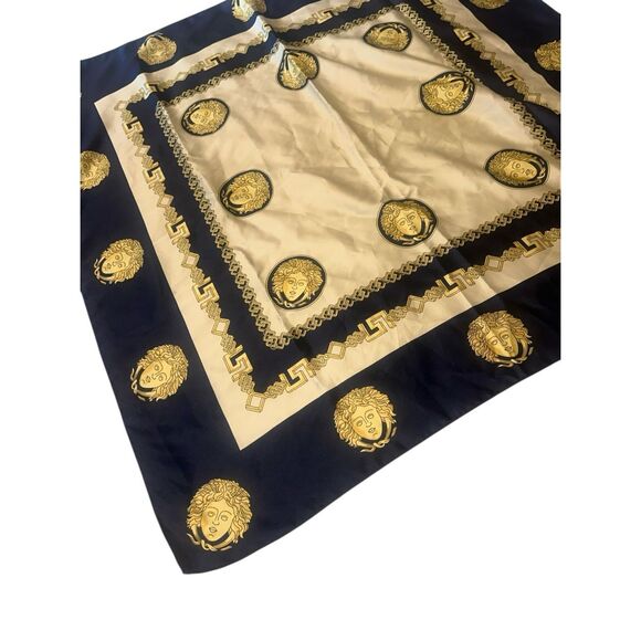 BEAUTIFUL "Medusa" DESIGN SCARF 34"  multicolored unique designed SCARF GOOD CON - Picture 3 of 5